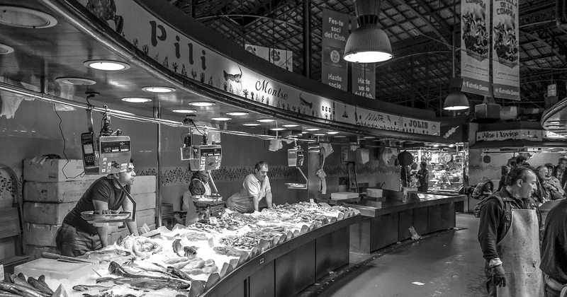 Tableau comparatif : stratégie domestique vs conquête de marché